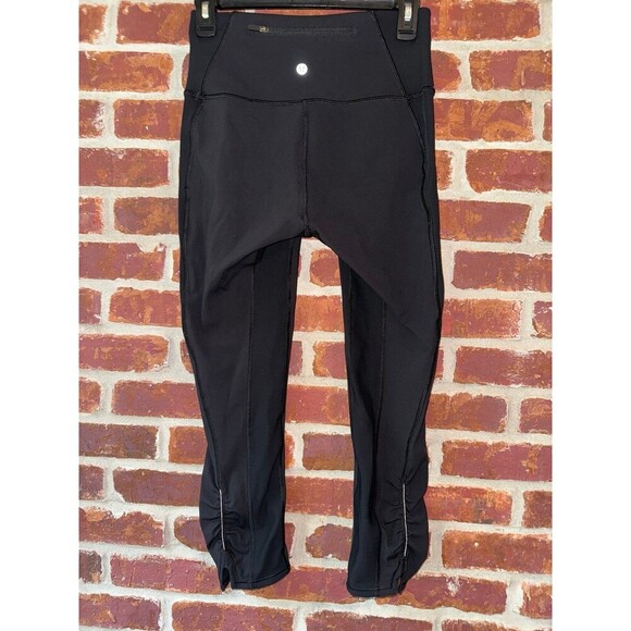 Lululemon On Your Mark 23” crop leggings size 6 - Picture 3 of 9